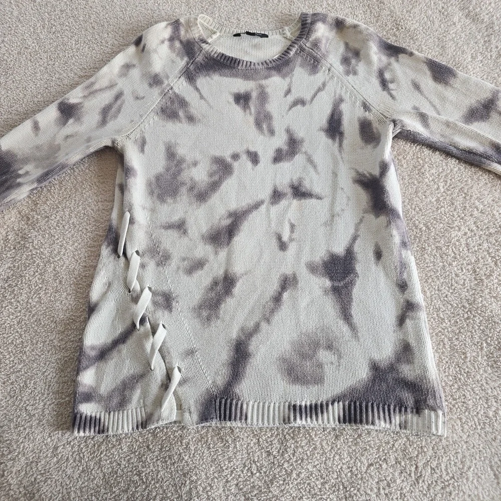 Rock & Republic Gray/white Tie-dye Knit Sweater W/edgy Lace-up Detail Size M